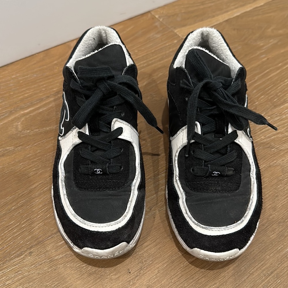 Chanel womens trainer sneakers in black and white size 37.5 - Picture 2 of 12
